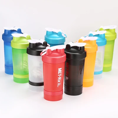 Nuova bottiglia shaker per proteine ​​di alta qualità con logo personalizzato, bottiglia shaker per proteine ​​in plastica senza BPA con sfera shaker