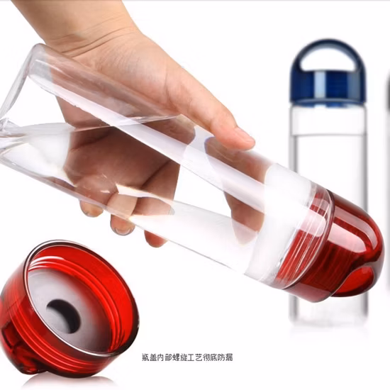 Borraccia sportiva in Tritan su misura realizzata in plastica priva di BPA con corda